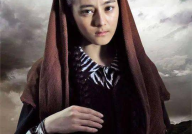 新疆网红阿娜尔罕吃瓜,与“老汉瓜”共度瓜果飘香时光
